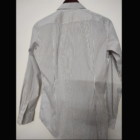 Uniqlo Stripe Shirt 🤍 - Picture 10 of 10
